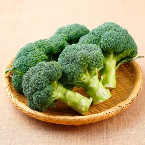 broccoli in plate for woman health menaupose